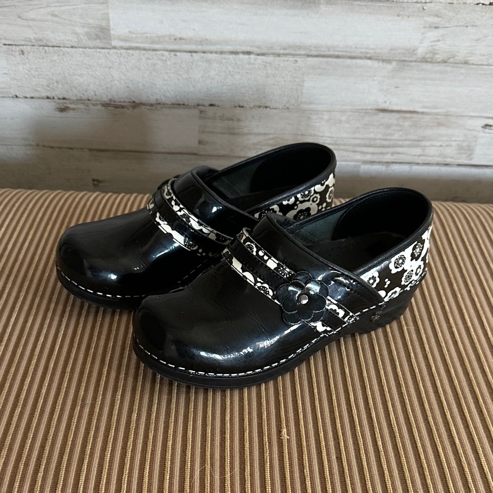 Sanita Stylish Black and White Women’s Clogs